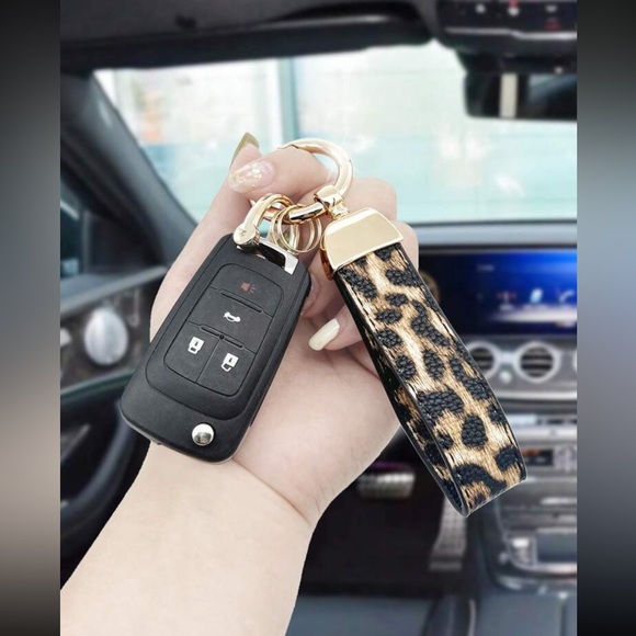 Leopard Print Keychain - Picture 1 of 5